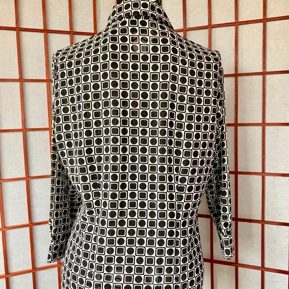 New York & Company Geometric Blouse NWOT - Picture 3 of 7